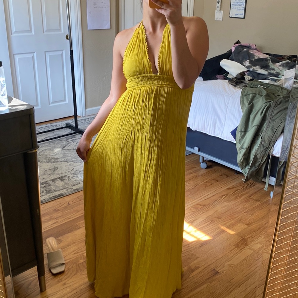 Forever 21 halter backless yellow floor length dress size XS